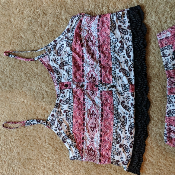 Charlotte Russe Crop Top & Matching Shorts - Picture 2 of 10